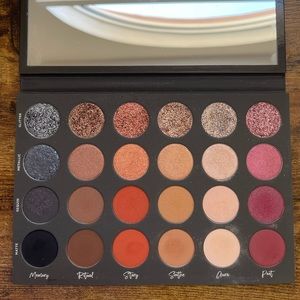 Tati Beauty Textured neutrals volume 1 palette